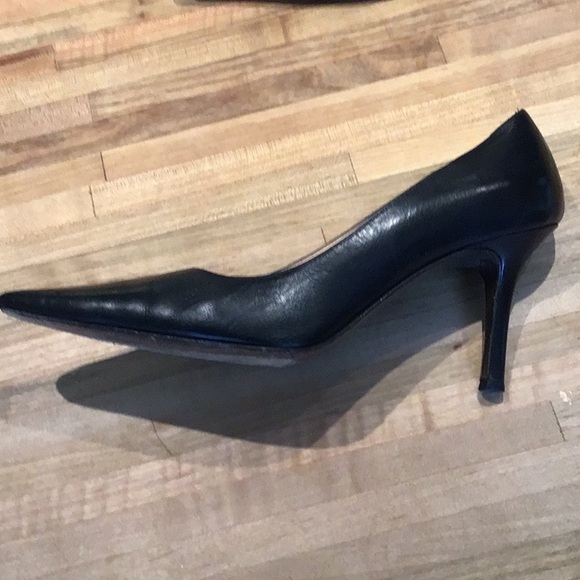 Saks Fifth Avenue Black Leather Pointed Toe Heels Size 8 B - Picture 7 of 12